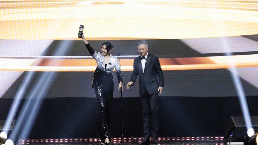 Vietnamese catwalk coach honoured at Asia Model Festival 2024